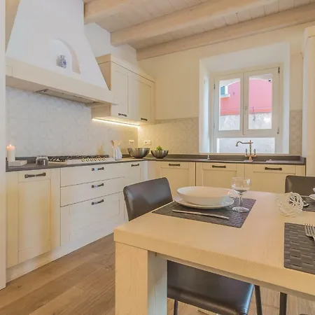 Elizabeth House Apartment Varenna